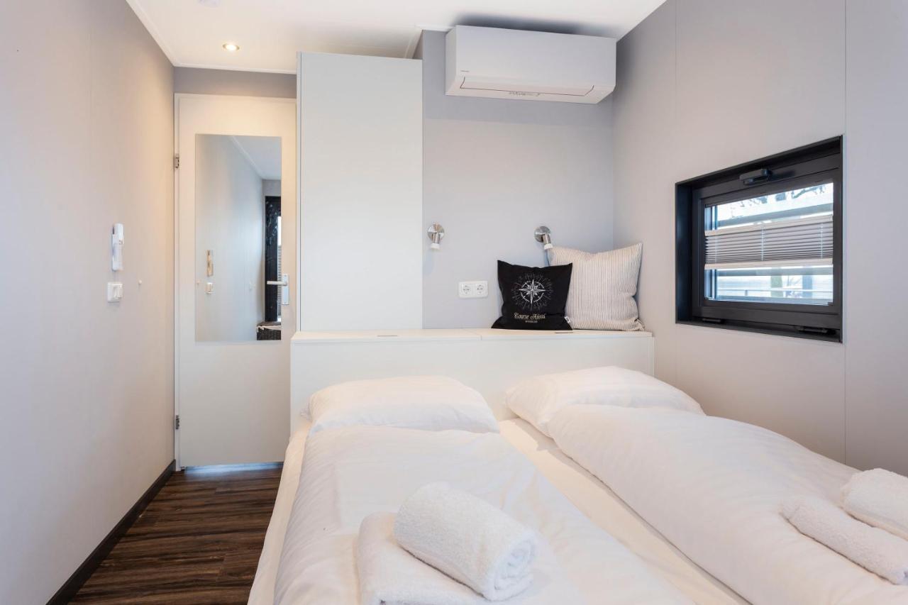 Welcome In - Houseboat 'Elysium' Met Eigen Aanlegsteiger Sneek - Offingawier Dış mekan fotoğraf
