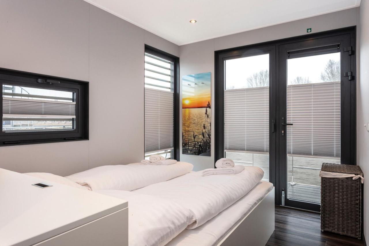 Welcome In - Houseboat 'Elysium' Met Eigen Aanlegsteiger Sneek - Offingawier Dış mekan fotoğraf