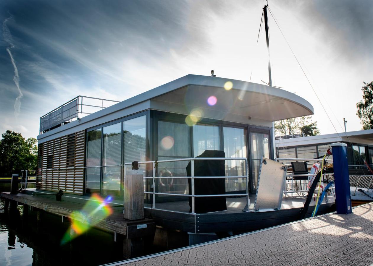 Welcome In - Houseboat 'Elysium' Met Eigen Aanlegsteiger Sneek - Offingawier Dış mekan fotoğraf