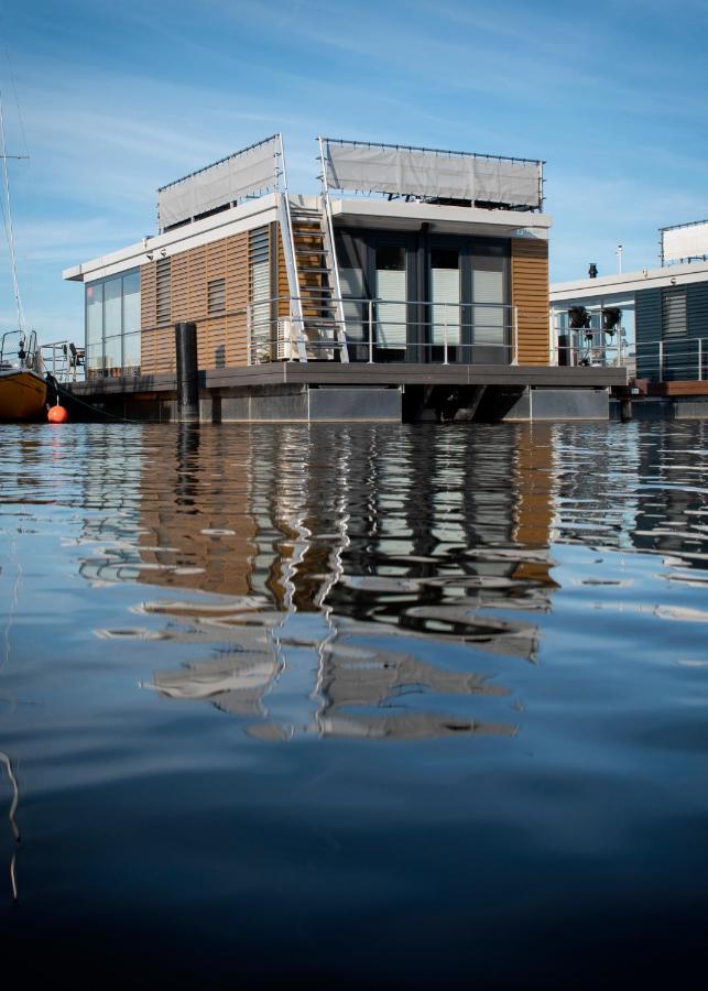Welcome In - Houseboat 'Elysium' Met Eigen Aanlegsteiger Sneek - Offingawier Dış mekan fotoğraf