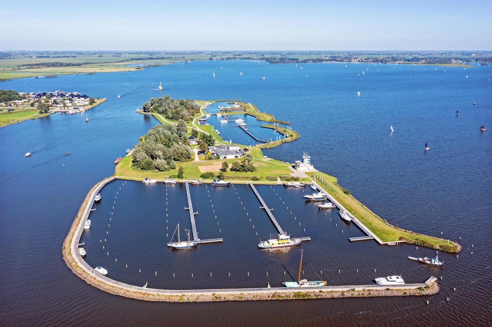Welcome In - Houseboat 'Elysium' Met Eigen Aanlegsteiger Sneek - Offingawier Dış mekan fotoğraf